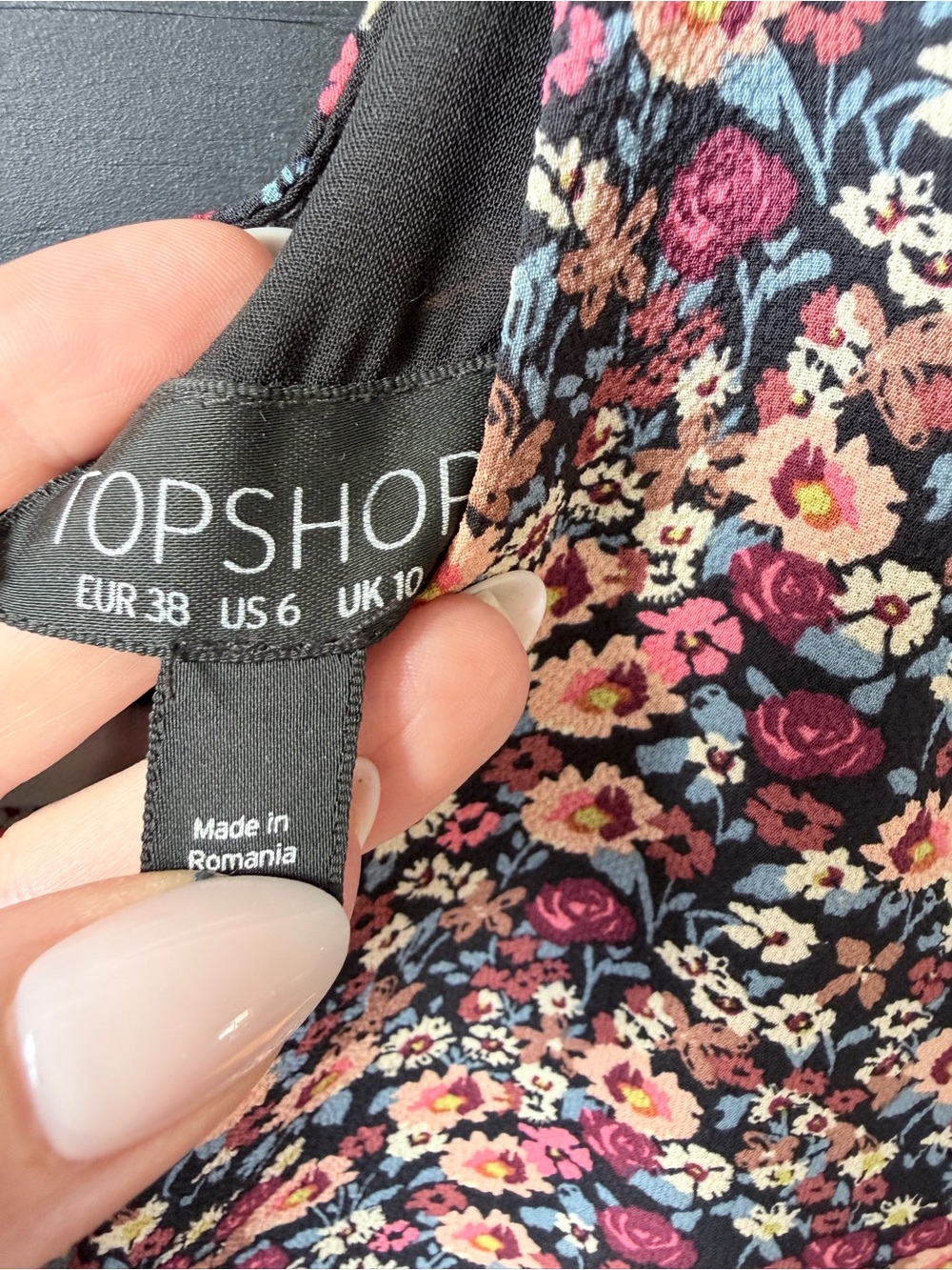 Topshop Size 6 V-Neck Ruffled Hem Flutter Sleeve Floral Dress - Picture 6 of 9